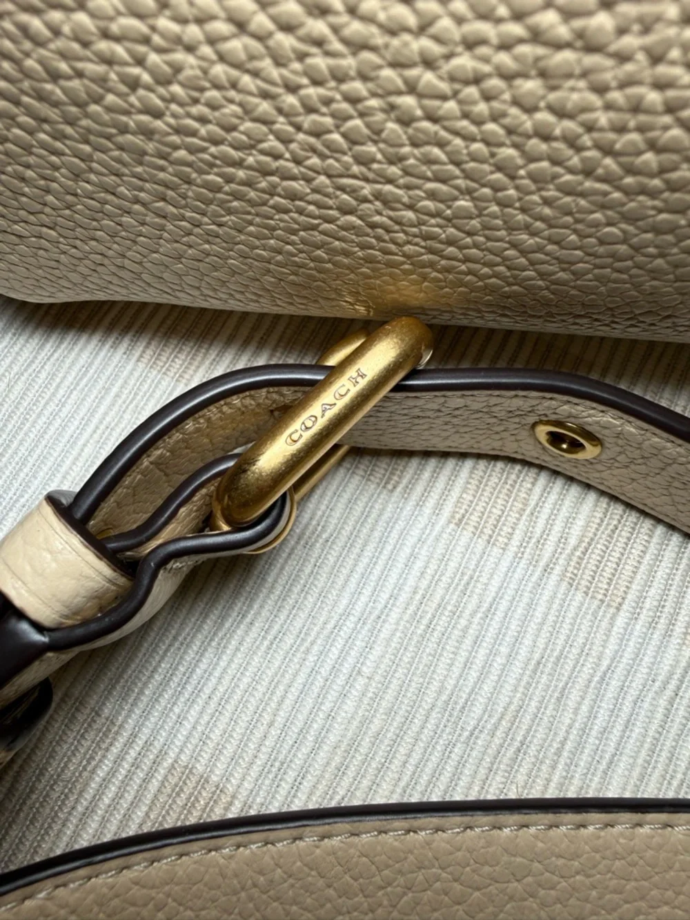 Coach Lana 23 in ivory pebbled leather - Picture 2 of 9